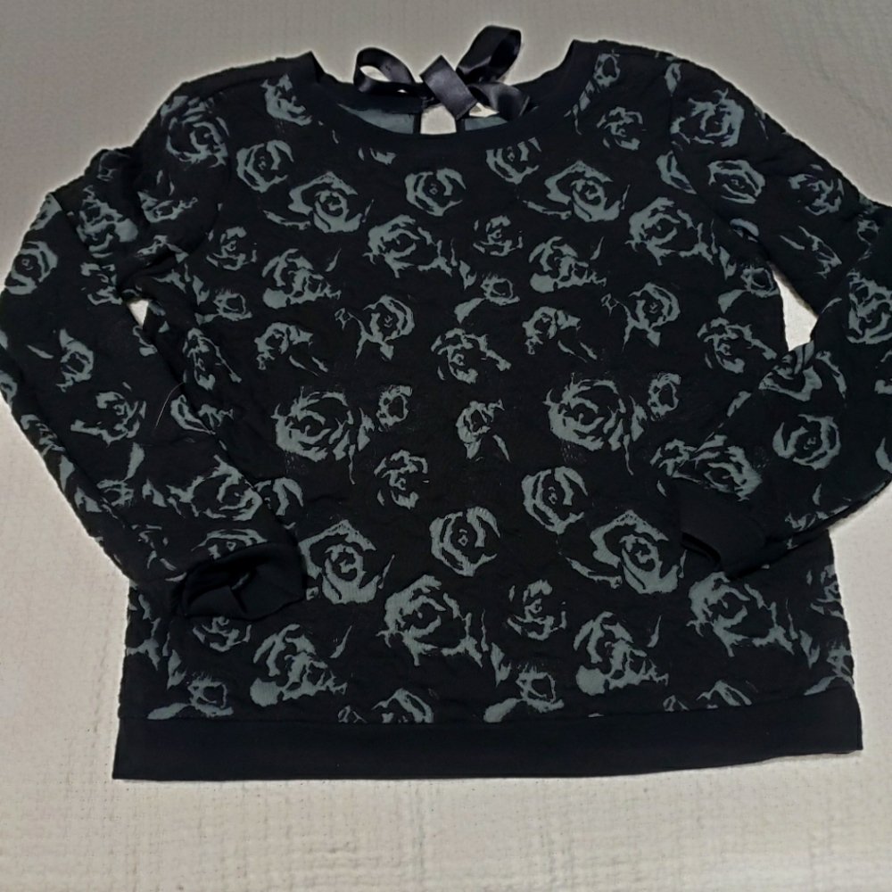 Hinge, black rose print, quilted top size med